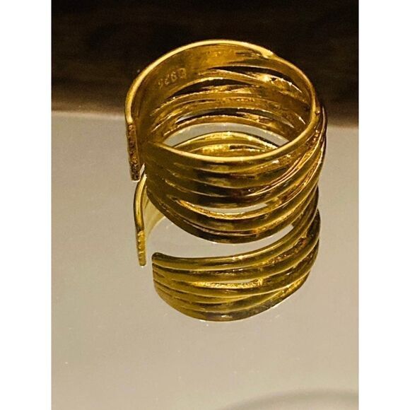 MINIMALIST Gold Tone Crossover Ring - Picture 4 of 7